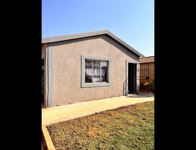 2 BEDROOM HOUSE FOR SALE IN SOSHANGUVE SOUTH